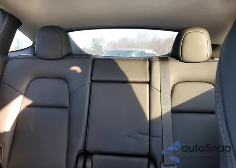 2022 Tesla Model Y z USA, uszkodzony, nr VIN 7SAYGDEE4NF370664